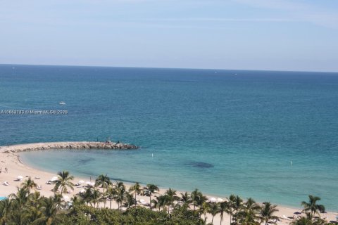 Condo in Bal Harbour, Florida, 2 bedrooms  № 1871710 - photo 13