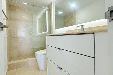 Condo in Bal Harbour, Florida, 2 bedrooms  № 1871710 - photo 16