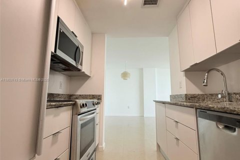 Condo in Bal Harbour, Florida, 2 bedrooms  № 1871710 - photo 8