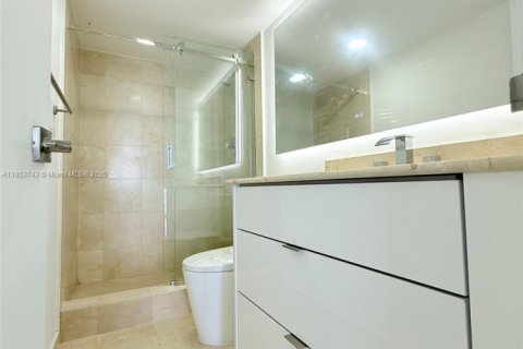 Condo in Bal Harbour, Florida, 2 bedrooms  № 1871710 - photo 15