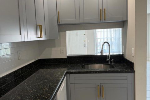 Condo in Coral Springs, Florida, 2 bedrooms № 2242630 - photo 17