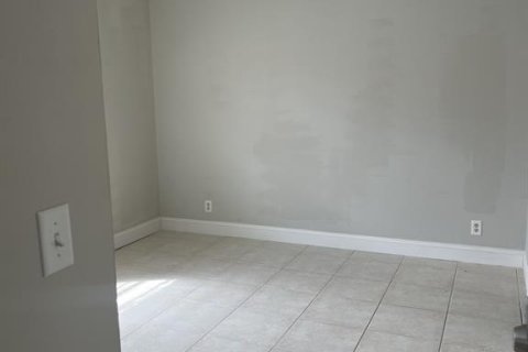Condo in Coral Springs, Florida, 2 bedrooms № 2242630 - photo 7