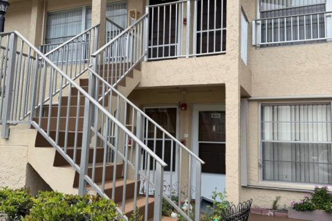 Condo in Coral Springs, Florida, 2 bedrooms № 2242630 - photo 14