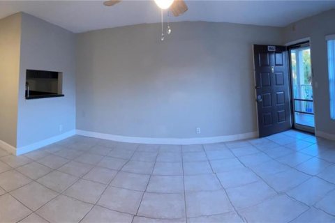 Condo in Coral Springs, Florida, 2 bedrooms № 2242630 - photo 11