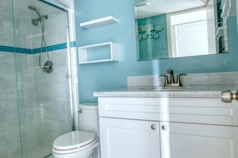Condo in Lake Worth, Florida, 2 bedrooms № 2181637 - photo 14