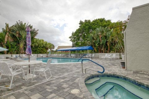 Condo in Lake Worth, Florida, 2 bedrooms № 2181637 - photo 16