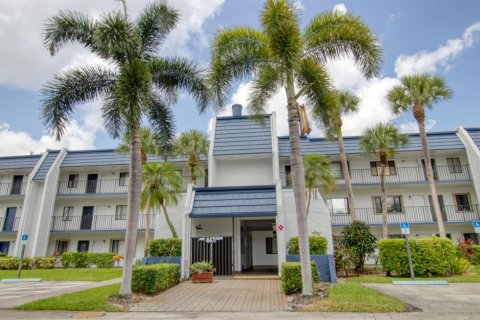 Condo in Lake Worth, Florida, 2 bedrooms № 2181637