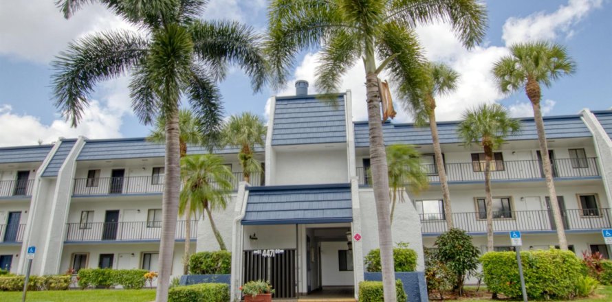 Condo in Lake Worth, Florida, 2 bedrooms № 2181637