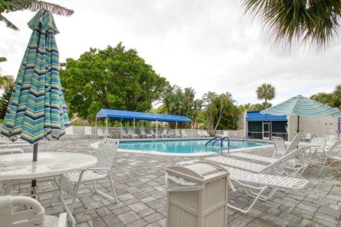 Condo in Lake Worth, Florida, 2 bedrooms № 2181637 - photo 15