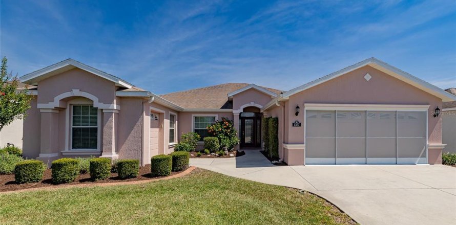 House in Ocala, Florida 3 bedrooms, 222.32 sq.m. № 1750480