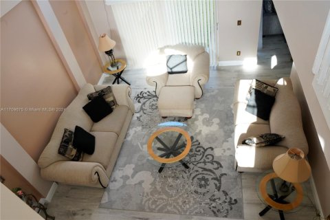 House in Miramar, Florida 3 bedrooms, 193.98 sq.m. № 1462013 - photo 8