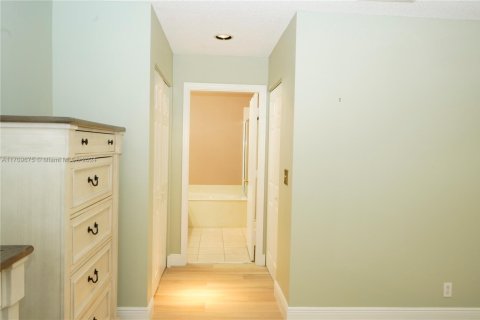 House in Miramar, Florida 3 bedrooms, 193.98 sq.m. № 1462013 - photo 21
