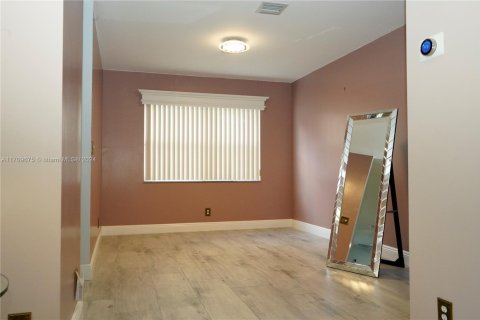 House in Miramar, Florida 3 bedrooms, 193.98 sq.m. № 1462013 - photo 14