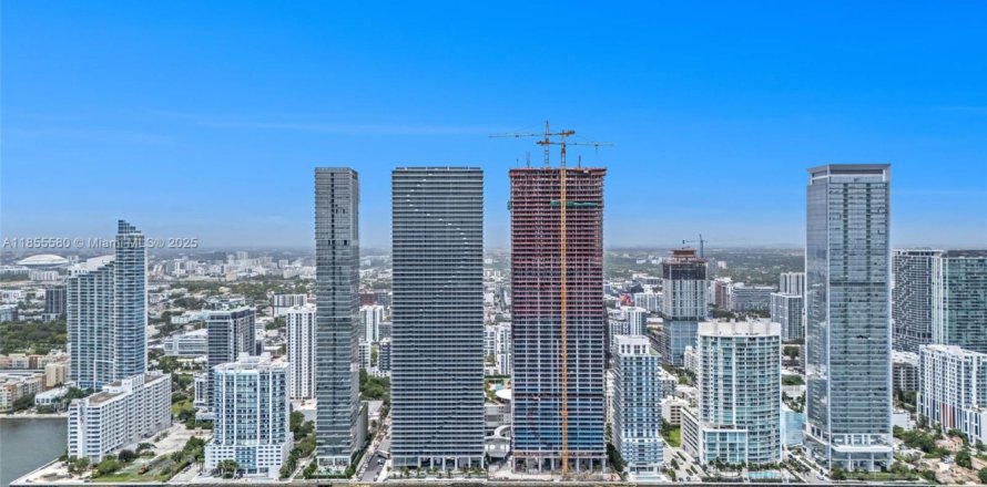 Condominio en Miami, Florida, 3 dormitorios № 1880223