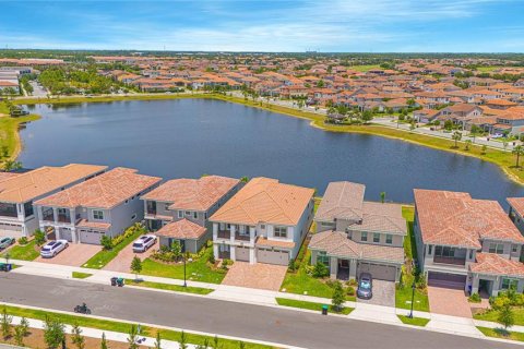 Casa en alquiler en Orlando, Florida, 5 dormitorios, 393.44 m2 № 1675497 - foto 2