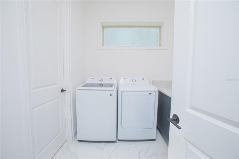 Casa en alquiler en Orlando, Florida, 5 dormitorios, 393.44 m2 № 1675497 - foto 30