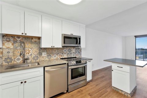 Купить кондоминиум в Норт-Майами, Флорида 2 спальни, 97.55м2, № 2050300 - фото 2