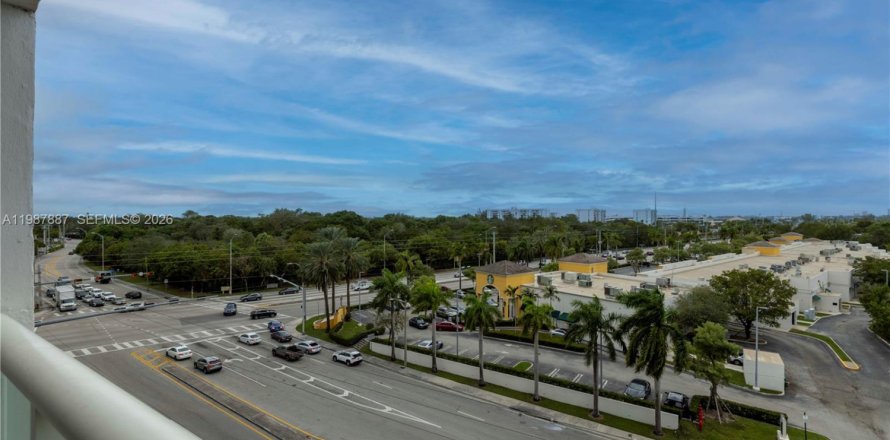 Кондоминиум с 2 спальнями в Норт-Майами, Флорида № 2050300