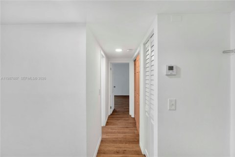 Купить кондоминиум в Норт-Майами, Флорида 2 спальни, 97.55м2, № 2050300 - фото 9