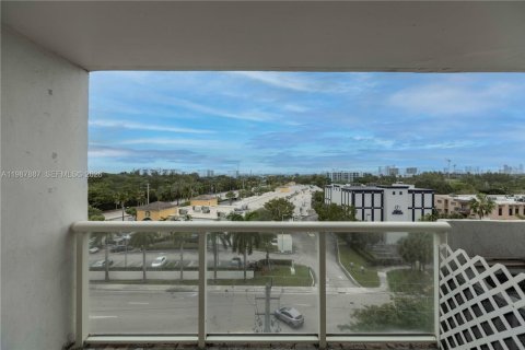 Купить кондоминиум в Норт-Майами, Флорида 2 спальни, 97.55м2, № 2050300 - фото 28