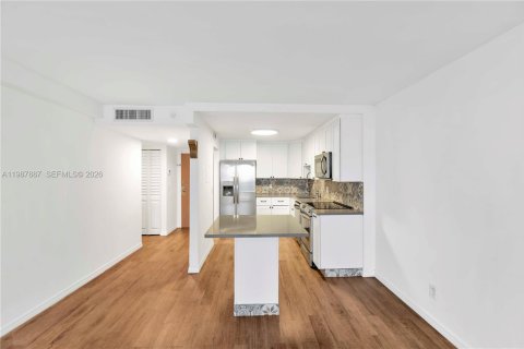 Купить кондоминиум в Норт-Майами, Флорида 2 спальни, 97.55м2, № 2050300 - фото 6