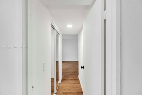 Купить кондоминиум в Норт-Майами, Флорида 2 спальни, 97.55м2, № 2050300 - фото 18