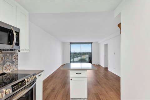 Купить кондоминиум в Норт-Майами, Флорида 2 спальни, 97.55м2, № 2050300 - фото 5