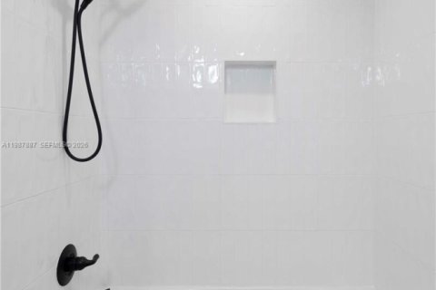 Купить кондоминиум в Норт-Майами, Флорида 2 спальни, 97.55м2, № 2050300 - фото 16