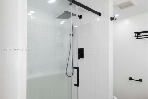 Купить кондоминиум в Норт-Майами, Флорида 2 спальни, 97.55м2, № 2050300 - фото 23