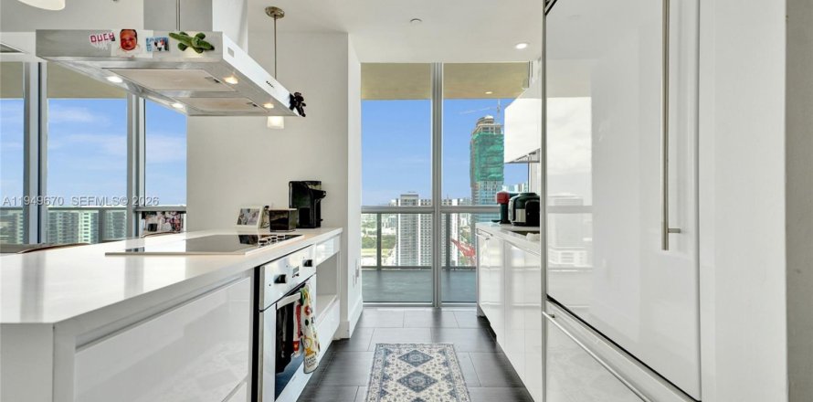 Кондоминиум с 2 спальнями в Майами, Флорида № 2005425