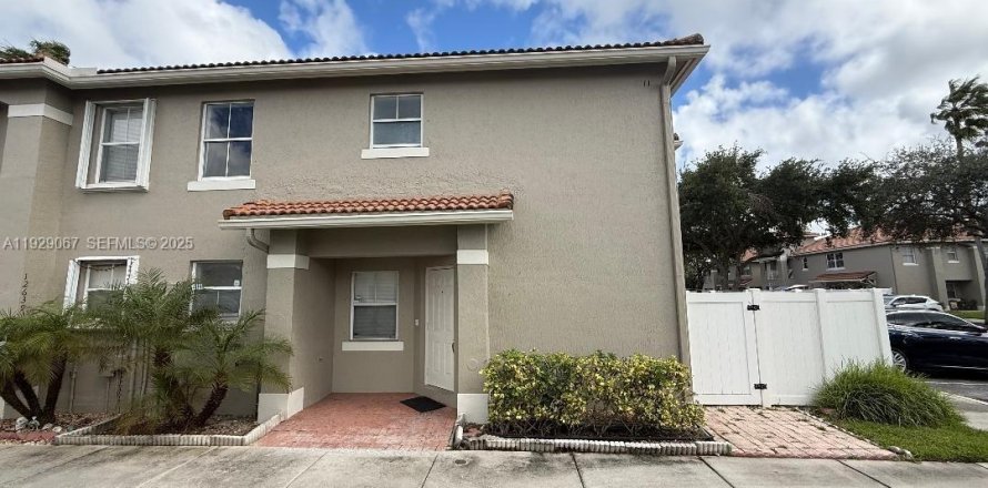 Таунхаус в Мирамар, Флорида 3 спальни, 143.72м2 № 1993216