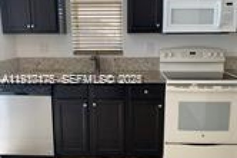 Снять в аренду коммерческую недвижимость в Майами, Флорида 281.59м2, № 2034443 - фото 2