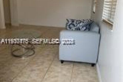 Коммерческая недвижимость в Майами, Флорида 281.59м2 № 2034443