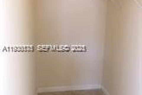 Снять в аренду коммерческую недвижимость в Майами, Флорида 281.59м2, № 2034443 - фото 7