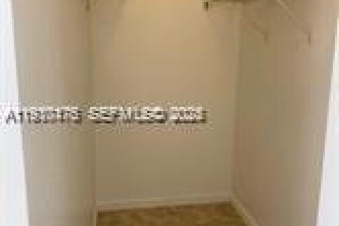 Снять в аренду коммерческую недвижимость в Майами, Флорида 281.59м2, № 2034443 - фото 5