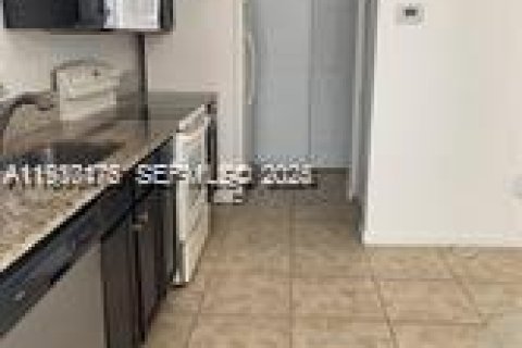 Снять в аренду коммерческую недвижимость в Майами, Флорида 281.59м2, № 2034443 - фото 3