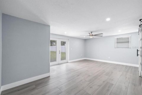 Villa ou maison à vendre à Tampa, Floride: 5 chambres, 167.13 m2 № 2405605 - photo 18