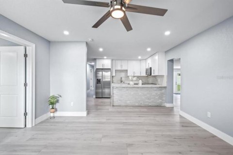 Villa ou maison à vendre à Tampa, Floride: 5 chambres, 167.13 m2 № 2405605 - photo 13