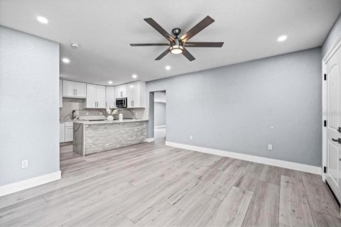 Villa ou maison à vendre à Tampa, Floride: 5 chambres, 167.13 m2 № 2405605 - photo 14
