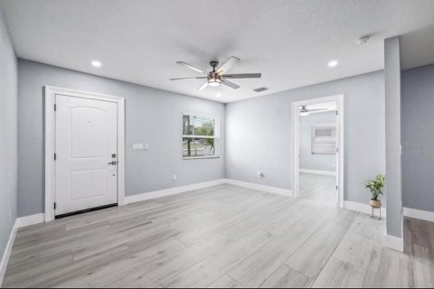 Villa ou maison à vendre à Tampa, Floride: 5 chambres, 167.13 m2 № 2405605 - photo 15