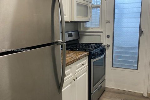 Villa ou maison à louer à Miami Beach, Floride: 1 chambre, 72.46 m2 № 2016205 - photo 3