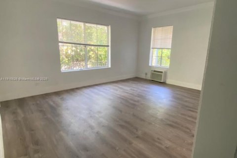 Villa ou maison à louer à Miami Beach, Floride: 1 chambre, 72.46 m2 № 2016205 - photo 10