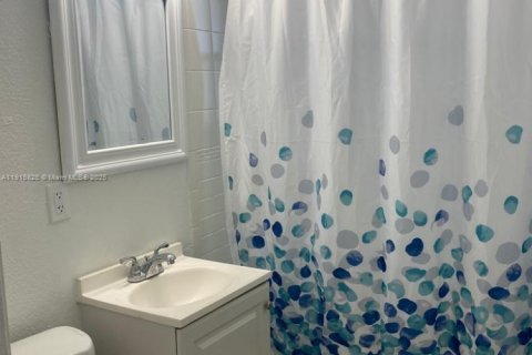 Villa ou maison à louer à Miami Beach, Floride: 1 chambre, 72.46 m2 № 2016205 - photo 4