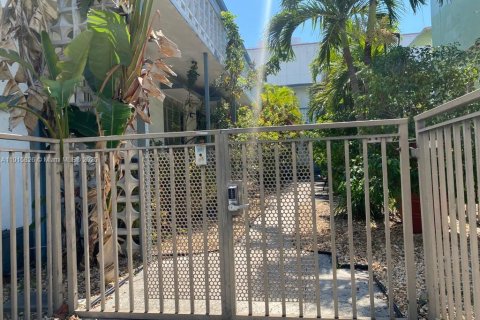 Villa ou maison à louer à Miami Beach, Floride: 1 chambre, 72.46 m2 № 2016205 - photo 8