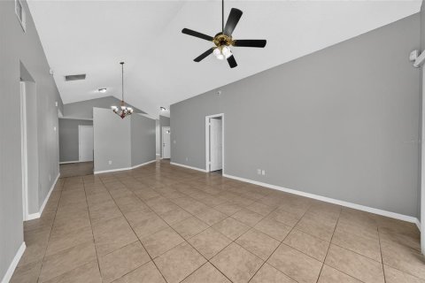 Villa ou maison à vendre à Kissimmee, Floride: 3 chambres, 145.21 m2 № 2352414 - photo 8