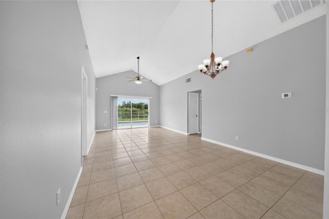 Villa ou maison à vendre à Kissimmee, Floride: 3 chambres, 145.21 m2 № 2352414 - photo 6