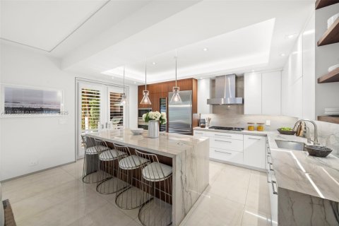 Купить таунхаус в Майами, Флорида 3 спальни, 288.37м2, № 1972926 - фото 13