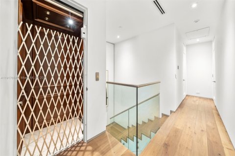 Купить таунхаус в Майами, Флорида 3 спальни, 288.37м2, № 1972926 - фото 23