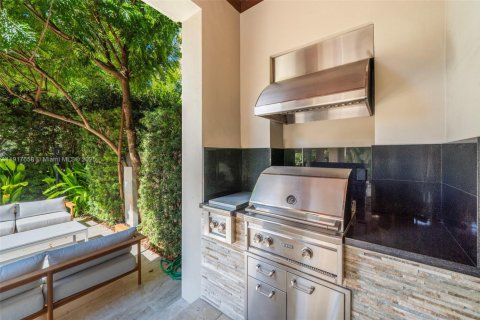 Купить таунхаус в Майами, Флорида 3 спальни, 288.37м2, № 1972926 - фото 19