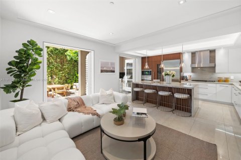 Купить таунхаус в Майами, Флорида 3 спальни, 288.37м2, № 1972926 - фото 4